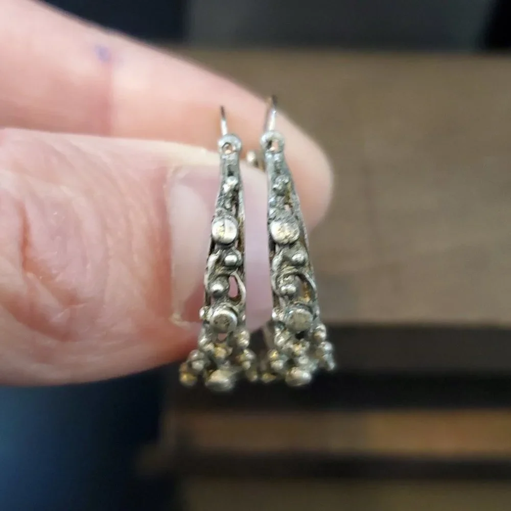 925 Sterling Silver Heavily Tarnished Odd Hoop Style Earrings - Picture 2 of 6